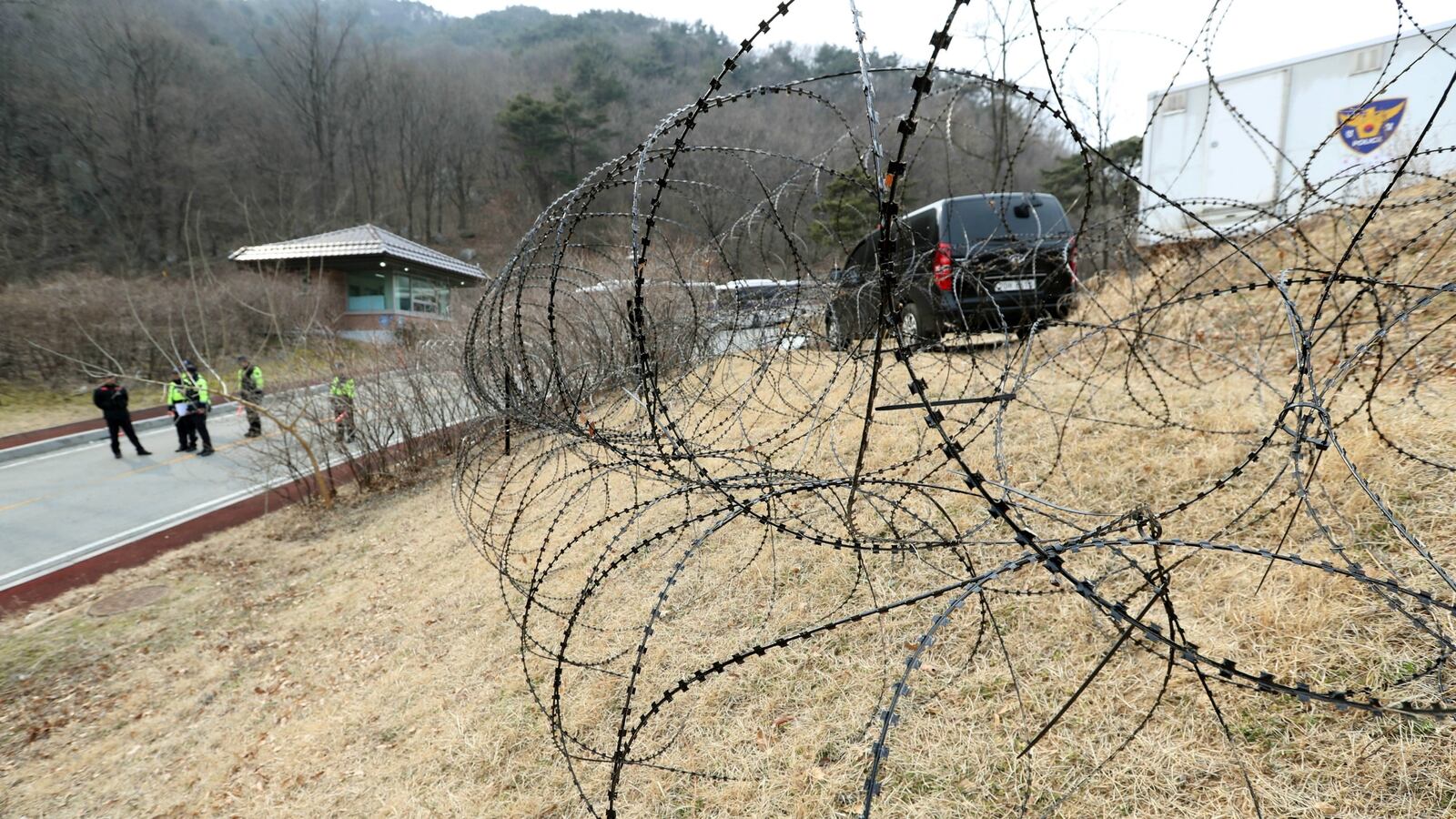 cheats/2017/03/07/u-s-begins-deploying-missile-defense-system-in-south-korea/170306-u.s.-thaad-deployment-seoul-cheat_vokdgp