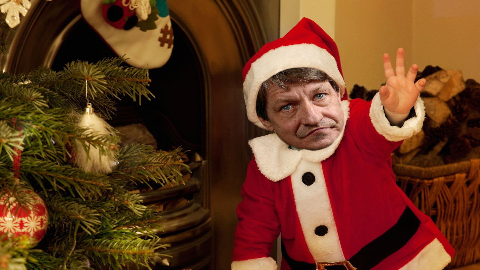 articles/2014/12/27/santa-fails-one-more-time/141226-pj-santa-fail-tease_rs9ogv