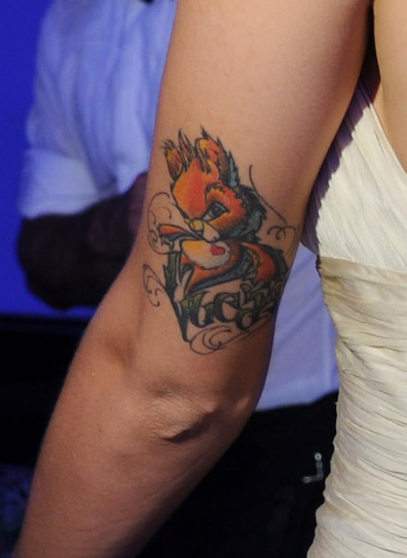 galleries/2012/09/05/kate-moss-to-gisele-bundchen-tattoos-guess-the-model-s-tattoos-photos/model-tattoos-fontana-close_emaato