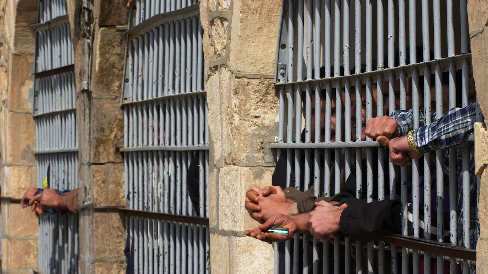 articles/2014/08/28/rape-and-sexual-slavery-inside-an-isis-prison/140827-sypher-prison-tease_ogsfu2