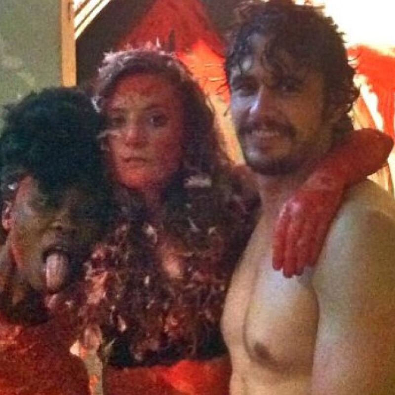 galleries/2013/10/06/miley-cyrus-james-franco-more-celebrity-twitter-pictures-photos/131004-cleb-twit-pic01_kg4sm0