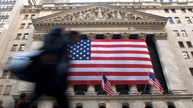 cheats/2009/05/05/brokers-abandon-wall-street/fleeing-wall-street-businessman_a4gjvu