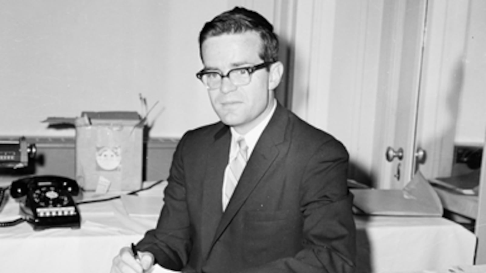 articles/2010/11/01/ted-sorensen-jfk-speechwriter-dies-at-82/tofel-sorensen_137947_j8uyse