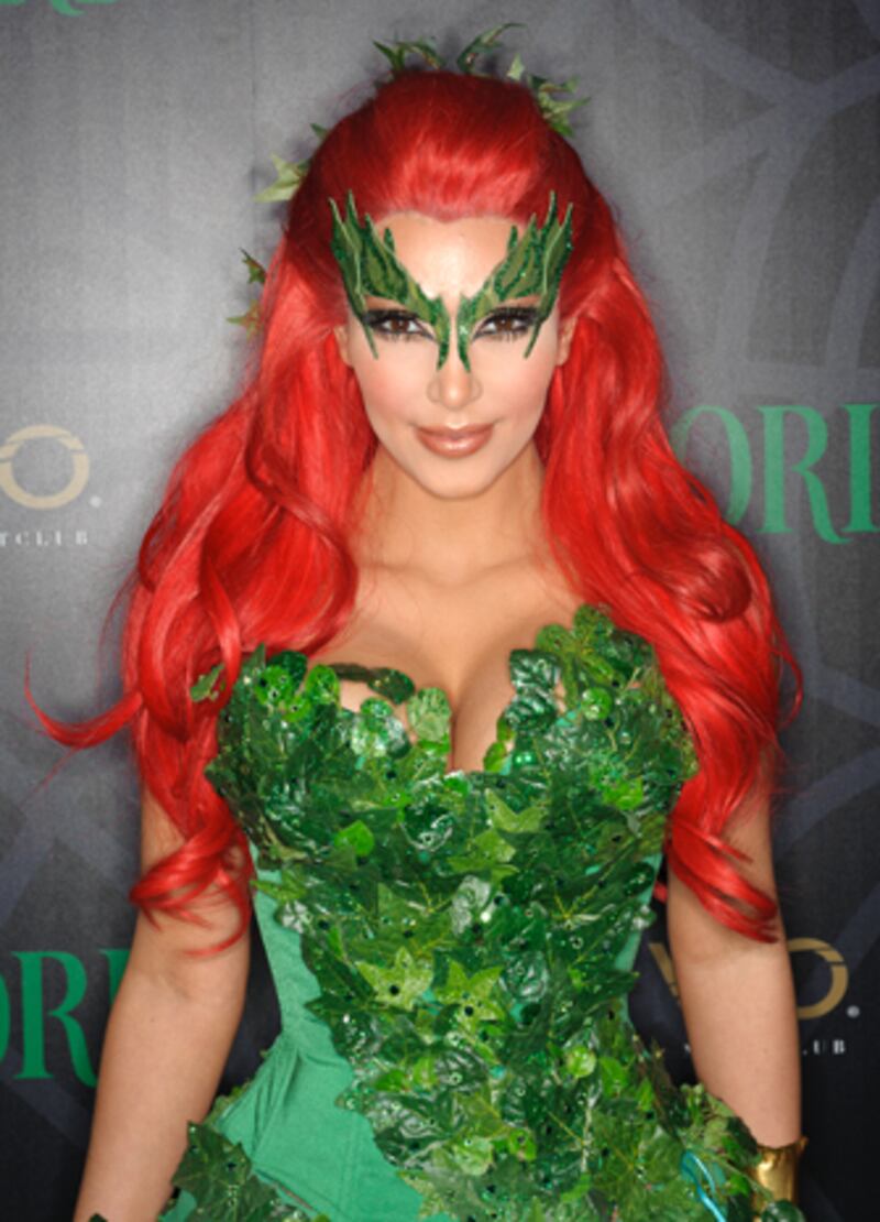 galleries/2011/10/31/kim-kardashian-snooki-heidi-klum-best-celebrity-halloween-costumes-2012-photos/celeb-halloween-costumes-kardashian_kgoes0