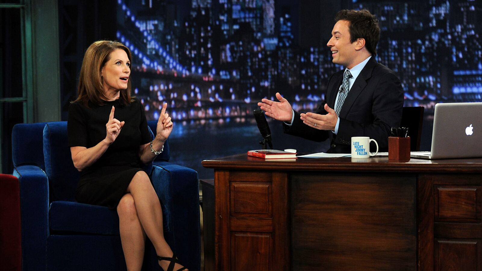 cheats/2011/11/26/bachmann-disappointed-in-nbc-apology/bachmann-jimmy-fallon-cheat_mtuu8i