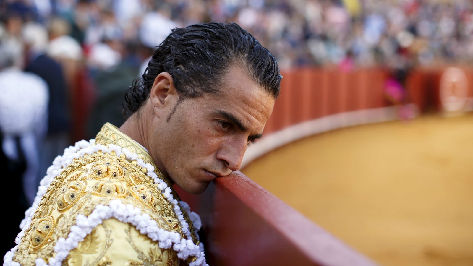 170618-spanish-bullfighter-gored-dies-cheat_fqe88x