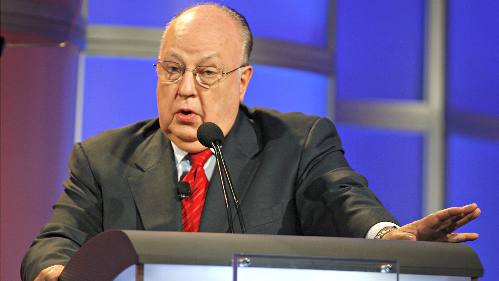 cheats/2016/09/30/roger-ailes-buys-36m-mansion-after-40m-buyout/160907-roger-ailes-trump-cheat_tcnf5q