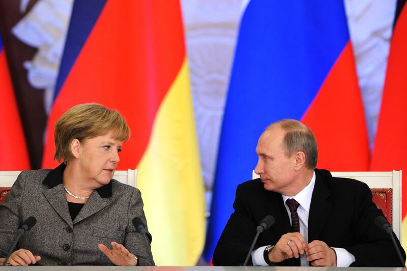 articles/2012/11/18/garry-kasparov-right-on-angela-merkel/lake-merkel-putin-tease_vvwzdh
