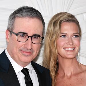 John Oliver and Kate Norley pose for a photo on the red carpet.