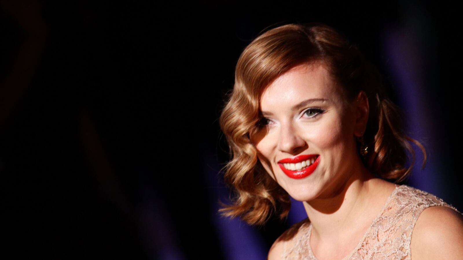 cheats/2011/10/29/scar-jo-hacker-also-an-online-stalker/celeb-hacking-cs_ppoljm