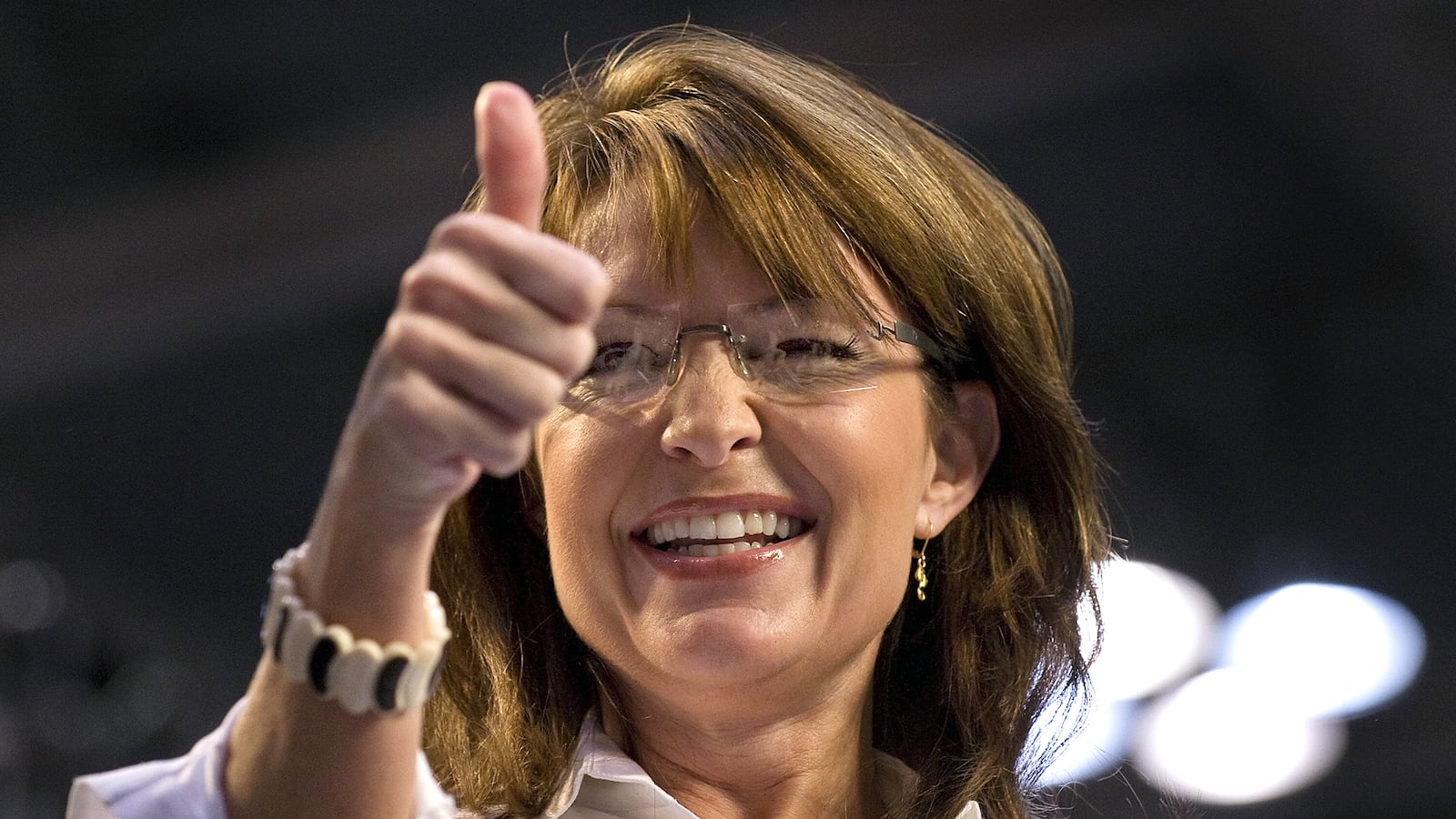 articles/2014/11/07/stuck-in-the-lamestream-sarah-palin-tv-has-two-twitter-followers/141107-sarah-palin-tease_nir4oz