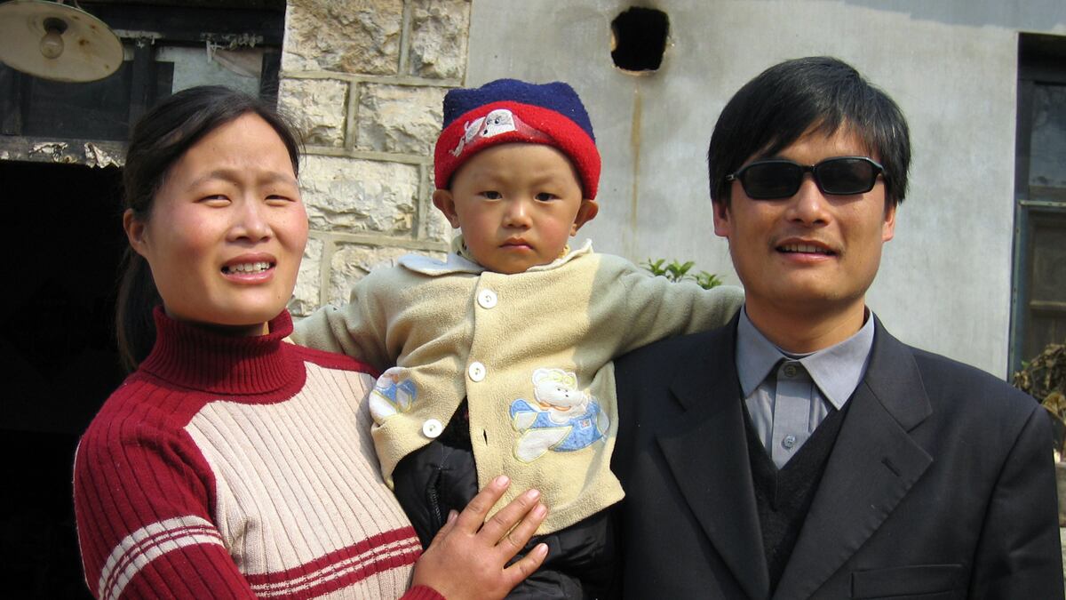 articles/2012/05/01/chen-gaungcheng-s-escape-from-china-recalls-operation-yellowbird-s-heyday/chen-guangcheng-escape-liu_bbzvv0