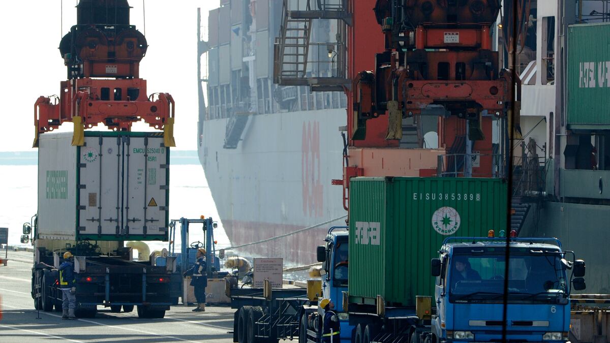 cheats/2012/01/25/japan-posts-rare-trade-deficit/japan-trade-deficit-fuel-costs-cheat_wr7kvf