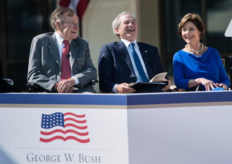 galleries/2013/04/25/look-who-went-to-the-bush-library-opening-ceremony-photos/bush-library-12_d6sc3m