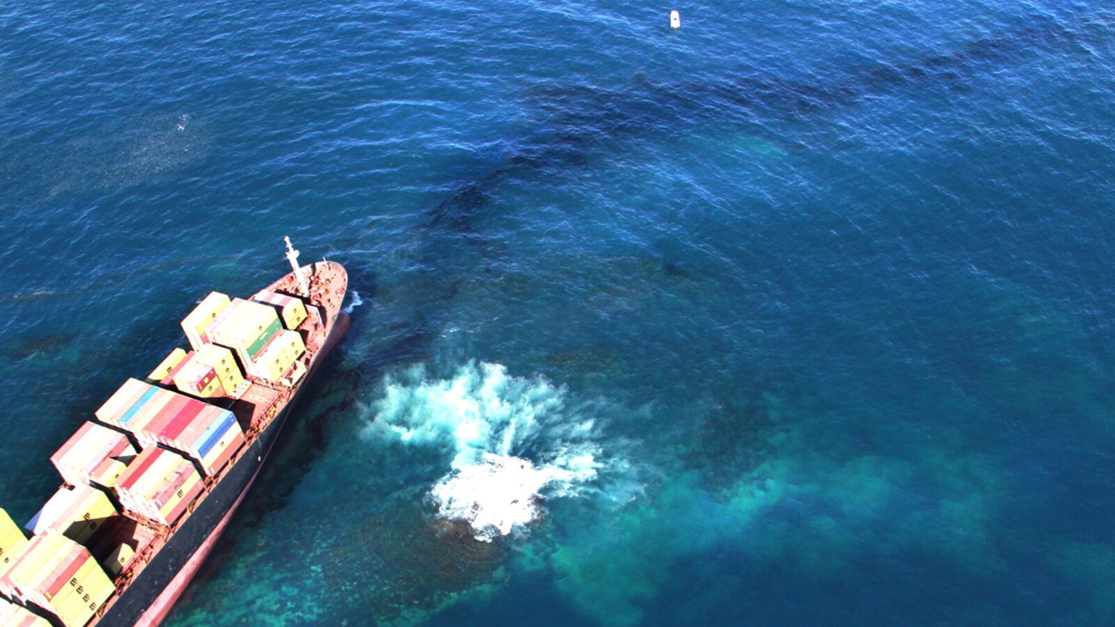 cheats/2011/10/09/new-zealand-ship-risks-oil-spill/new-zealand-oil-spill-ship-cs_wocbnr