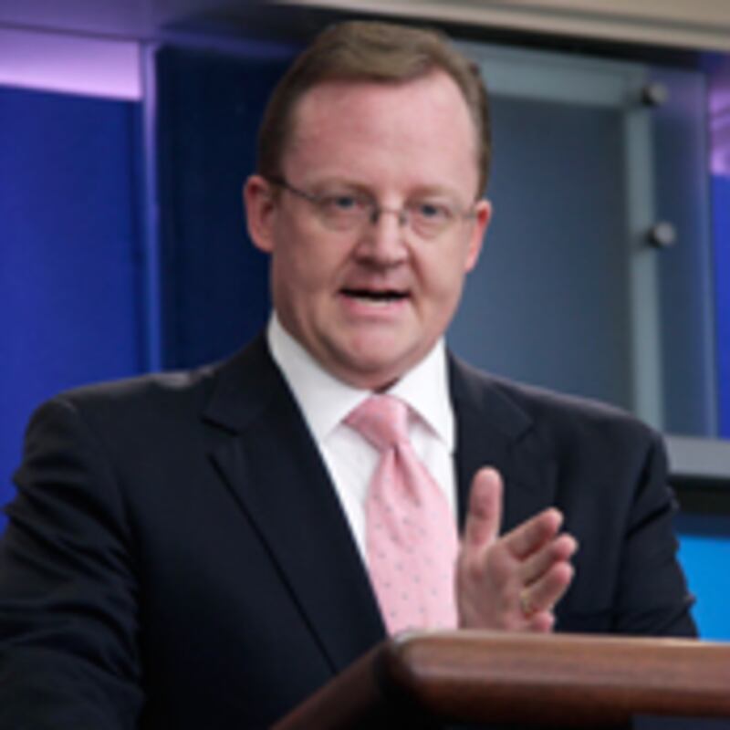 articles/2010/08/11/robert-gibbs-disagrees-but-are-obama-and-bush-the-same/powers-gibbs_119468_fpjben