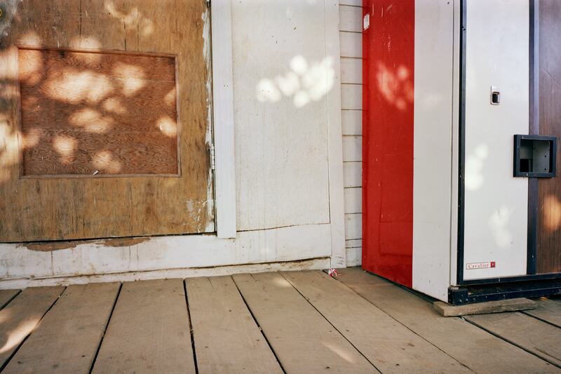 galleries/2016/11/03/the-best-of-photographer-william-eggleston/1611001-Jones-William-Eggleston-GAL-03_o3cb6n