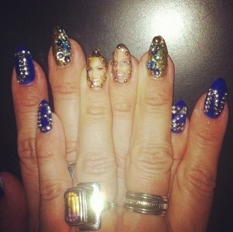 articles/2012/08/05/creepy-jay-z-and-beyonce-nail-art-photos/Beyoncé_I_Am_dfr3hf