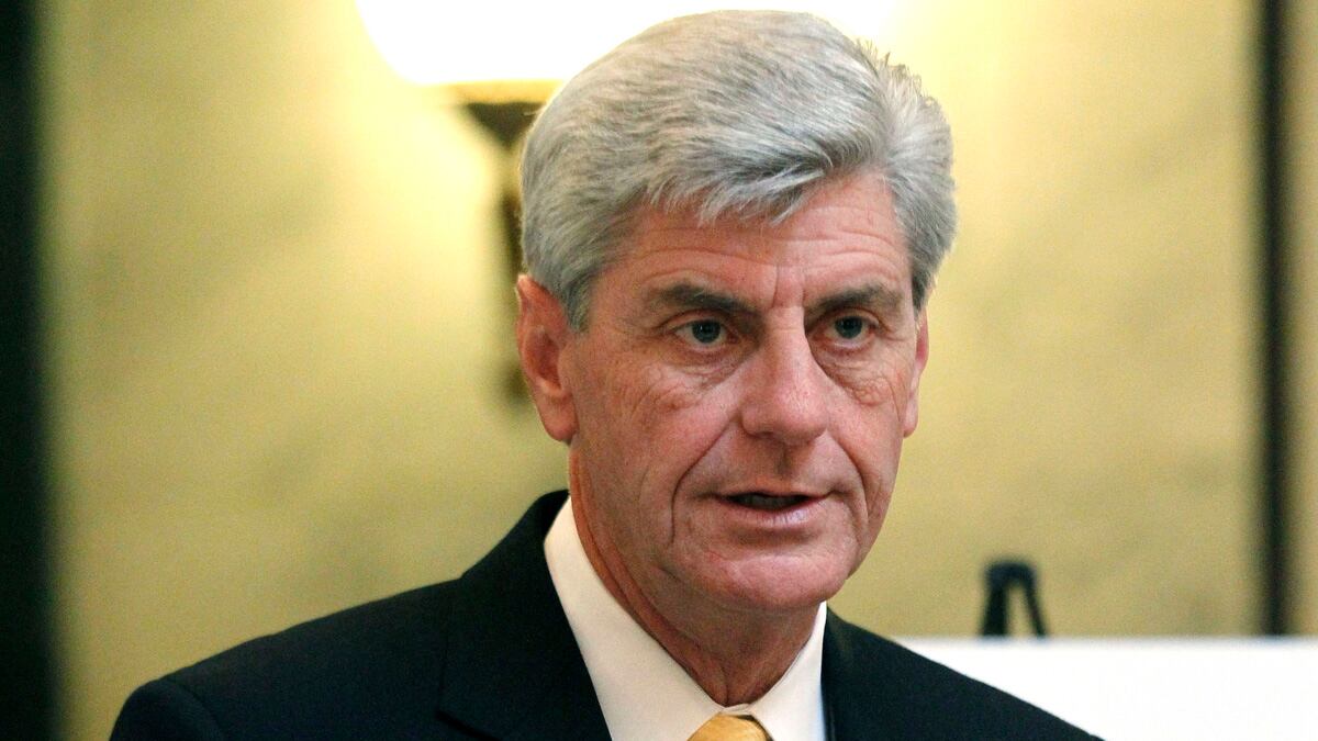 cheats/2012/01/13/5-pardoned-in-mississippi-missing/mississippi-pardon-governor-phil-bryant-cheat_bu83tm