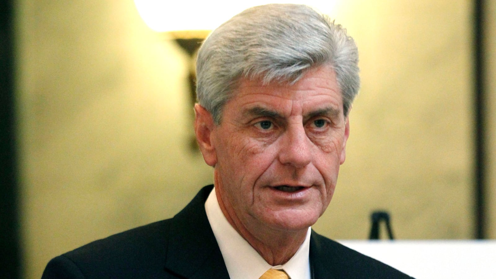 cheats/2012/01/13/5-pardoned-in-mississippi-missing/mississippi-pardon-governor-phil-bryant-cheat_bu83tm