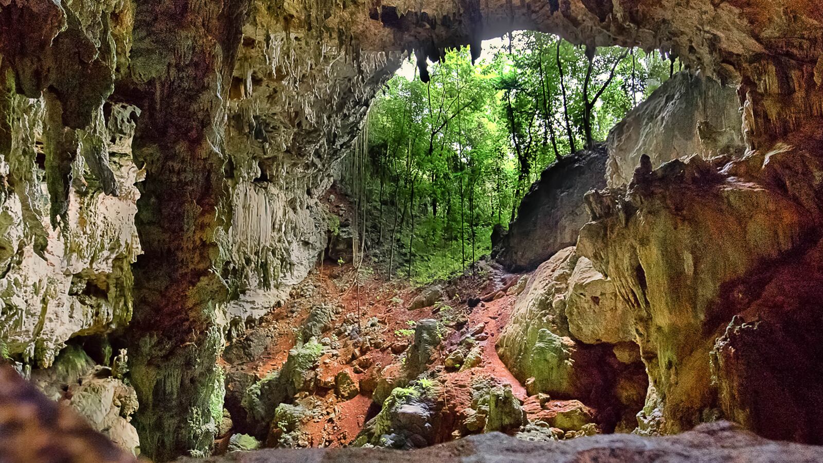 220724-belize-mayan-cave-tease-01_v9vzuj