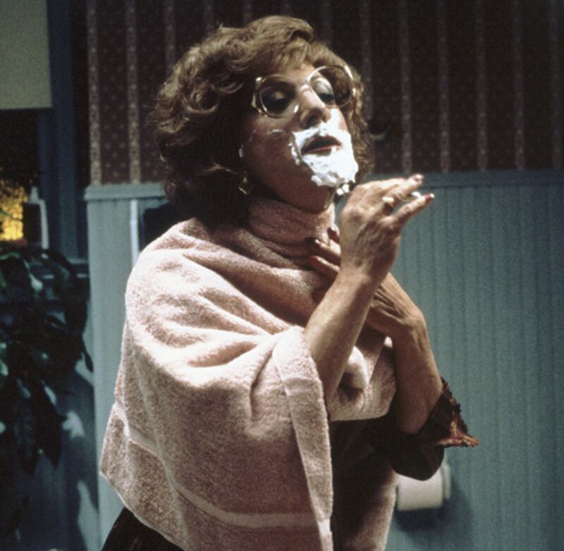 galleries/2011/11/11/oscar-de-la-hoya-andrej-pejic-and-more-famoust-cross-dressers-photos/famous-cross-dressers-tootsie_uh5o61