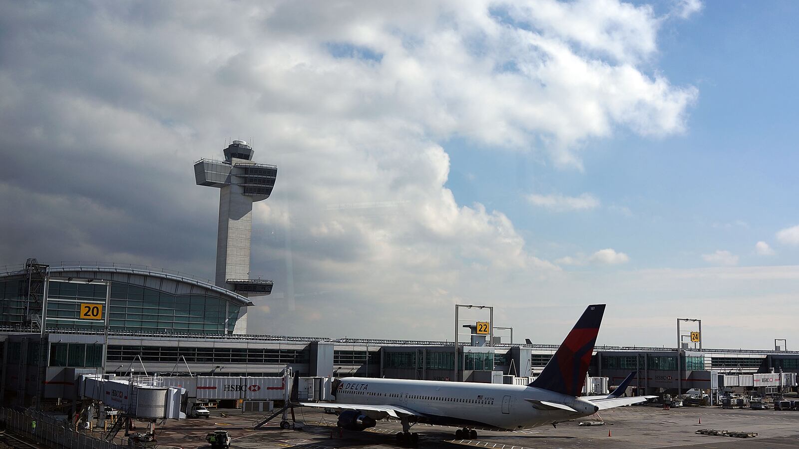 cheats/2014/01/23/fbi-arrests-mafia-from-78-heist/140123-lufthansa-heist-cheat_mhz10f