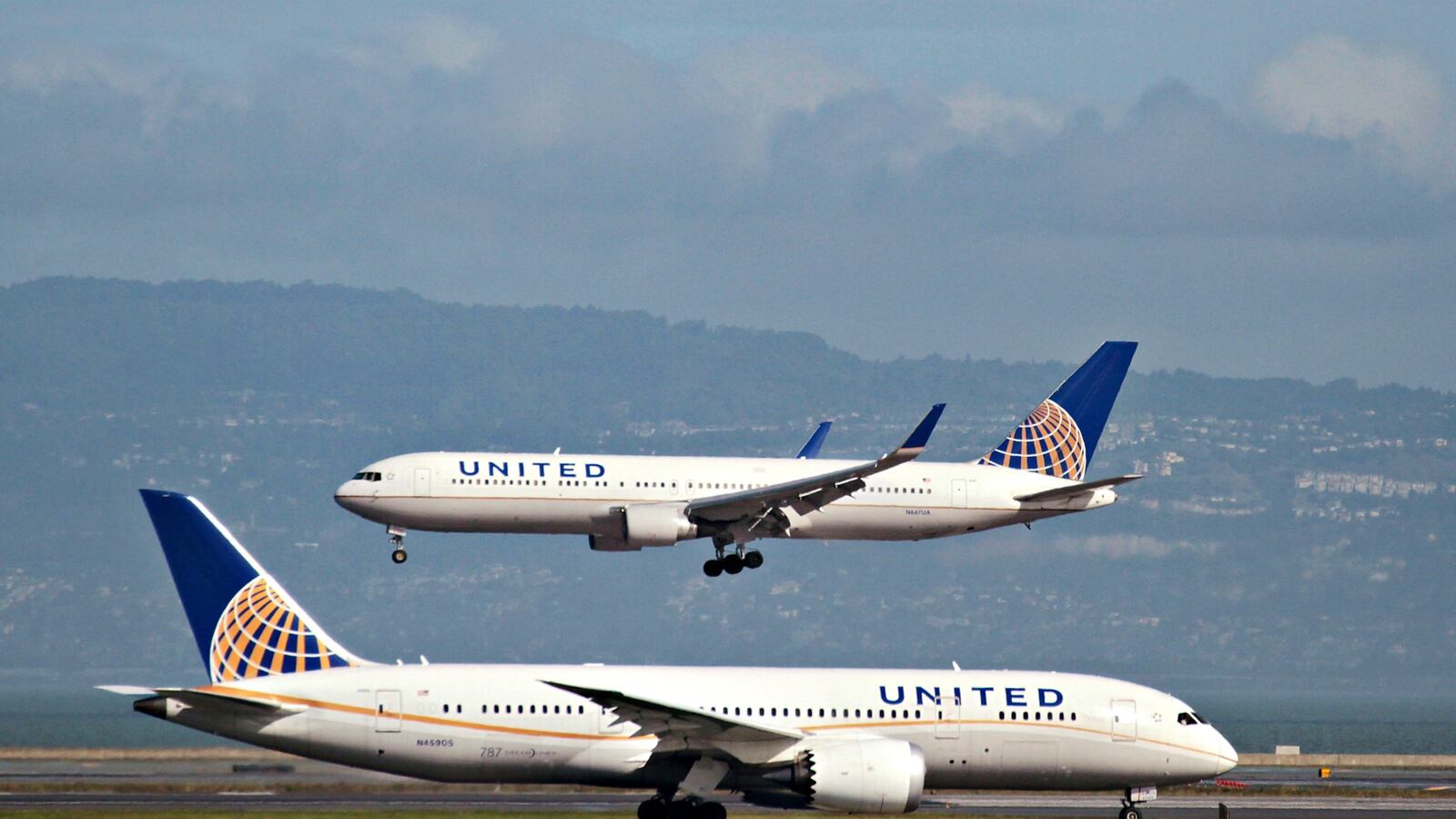 cheats/2017/04/27/dr-dao-reaches-amicable-settlement-with-united/170427-united-airlines-cheat_wwogbs