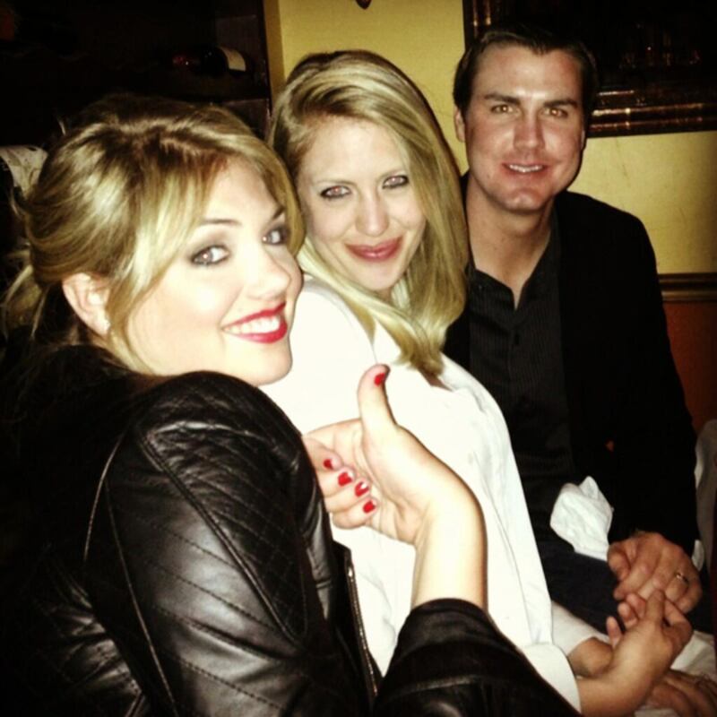 galleries/2013/03/10/ed-sheeran-kate-upton-more-celebrity-twitter-pictures-photos/130310-twit-pics-upton_y4nzjn
