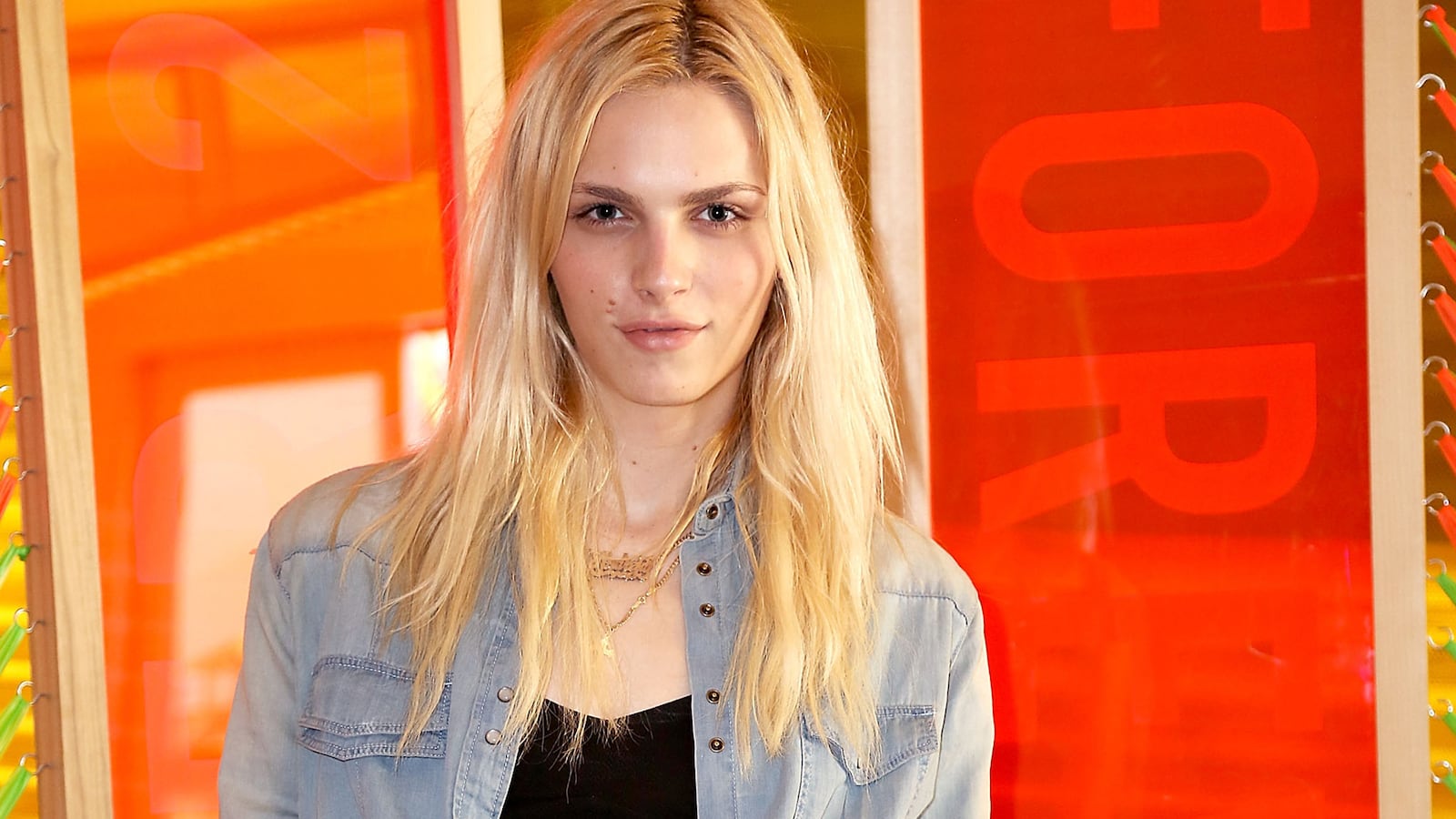 articles/2014/07/25/andrej-pejic-undergoes-sexual-reassignment-cfda-acquires-fashion-calendar/140724-Andrej-Pejic-cheat_tumcli