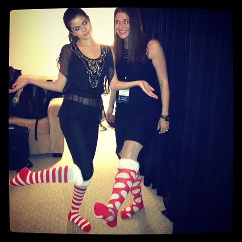 galleries/2011/12/22/whitney-cummings-selena-gomez-more-celebrity-twitter-pictures-photos/twitpics-selena-gomez_fjfm9x