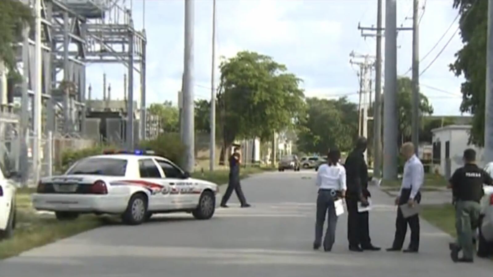 cheats/2016/07/20/cop-shoots-black-man-treating-autistic-patient/160720-miami-cop-cheat_i9v4ln