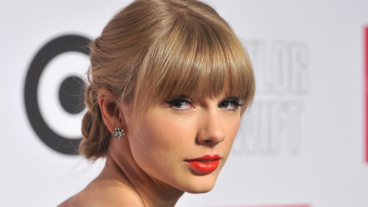 cheats/2012/10/31/taylor-swift-sells-1-2-m-albums/taylor-kennedy-breakup-cheat_r1tqsq