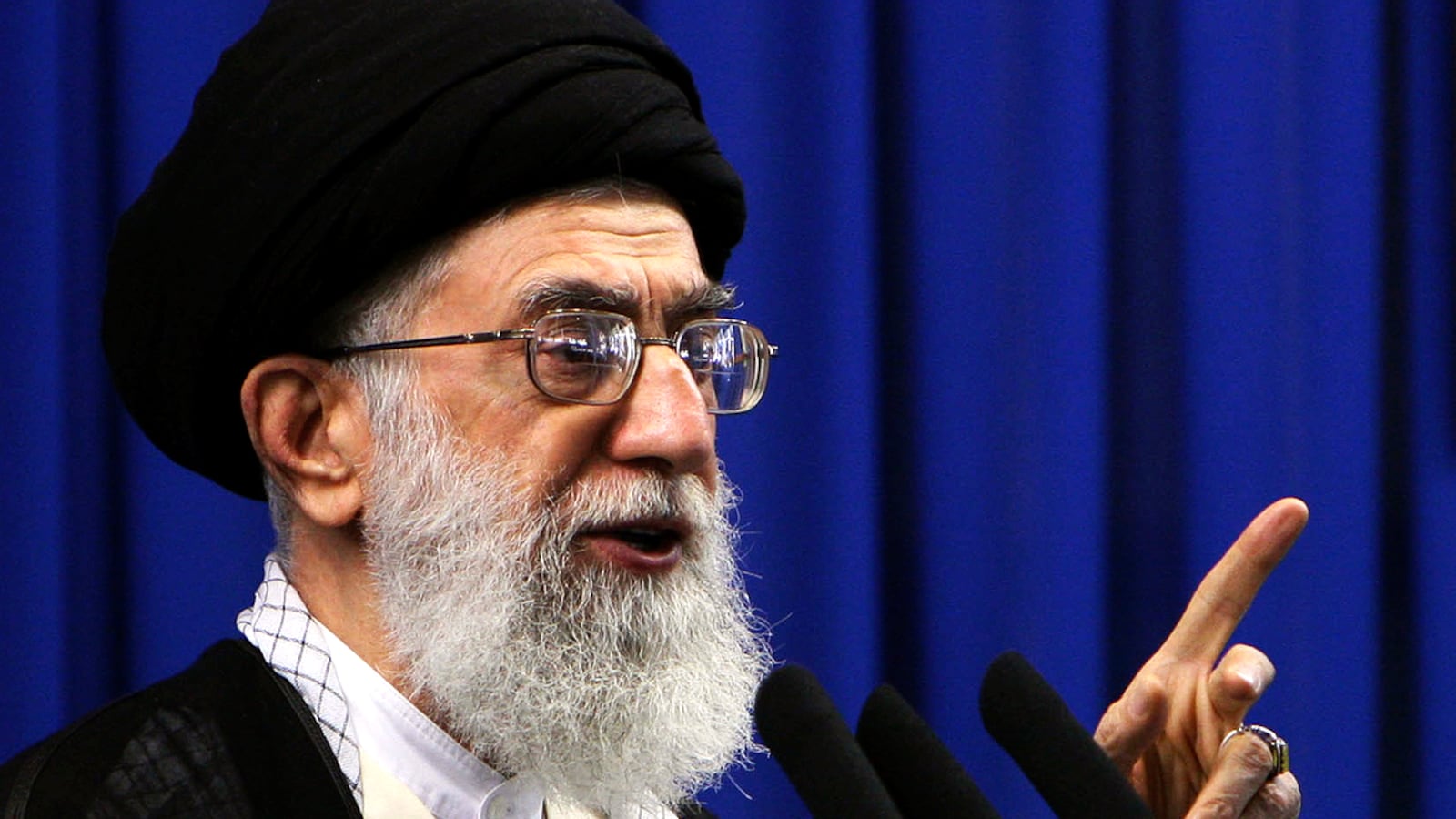 cheats/2012/03/08/iran-s-ayatollah-praises-obama/Ayatollah-Ali-Khamenei-cheat_ww7npn