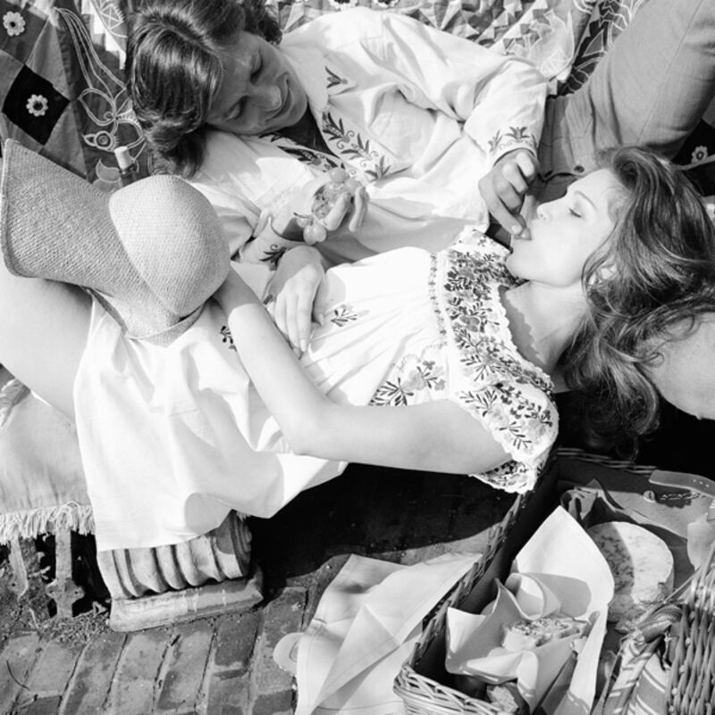 galleries/2011/07/03/picnic-fashion-through-the-years/picnic-fashion-hippies_ahflzl