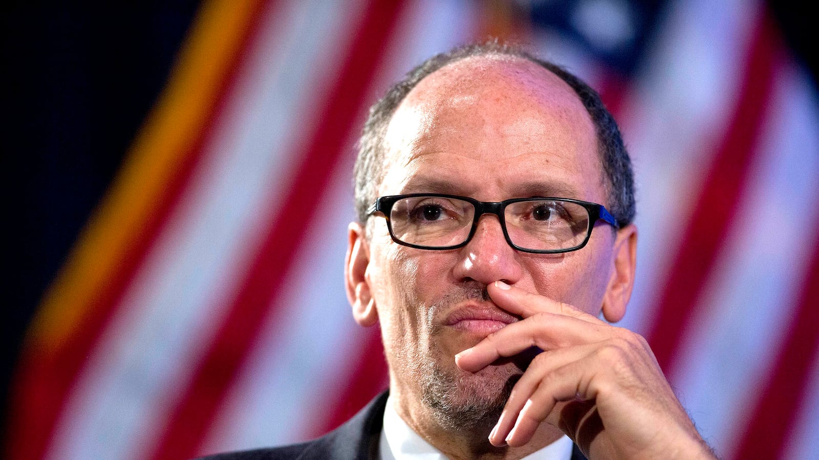 articles/2017/02/28/hey-democrats-don-t-let-the-dnc-race-distract-from-the-real-fight/170227-tomasky-dnc-tease_itctc5