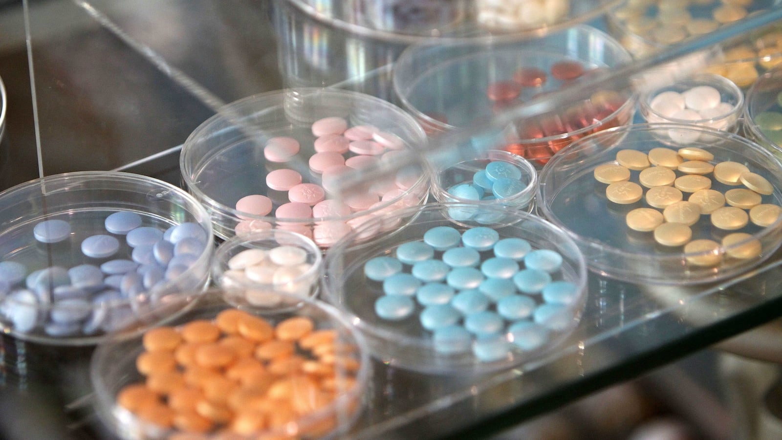 cheats/2015/03/06/fda-approves-first-bio-drug-knockoff/150306-amgen-cheat_nnyzul