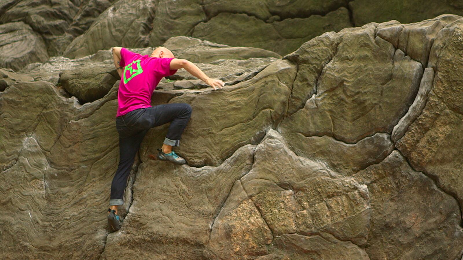 videos/2015/06/29/bouldering-in-the-middle-of-new-york-city-s-central-park/150629-sponsor-bouldering-tease_fy6uf3