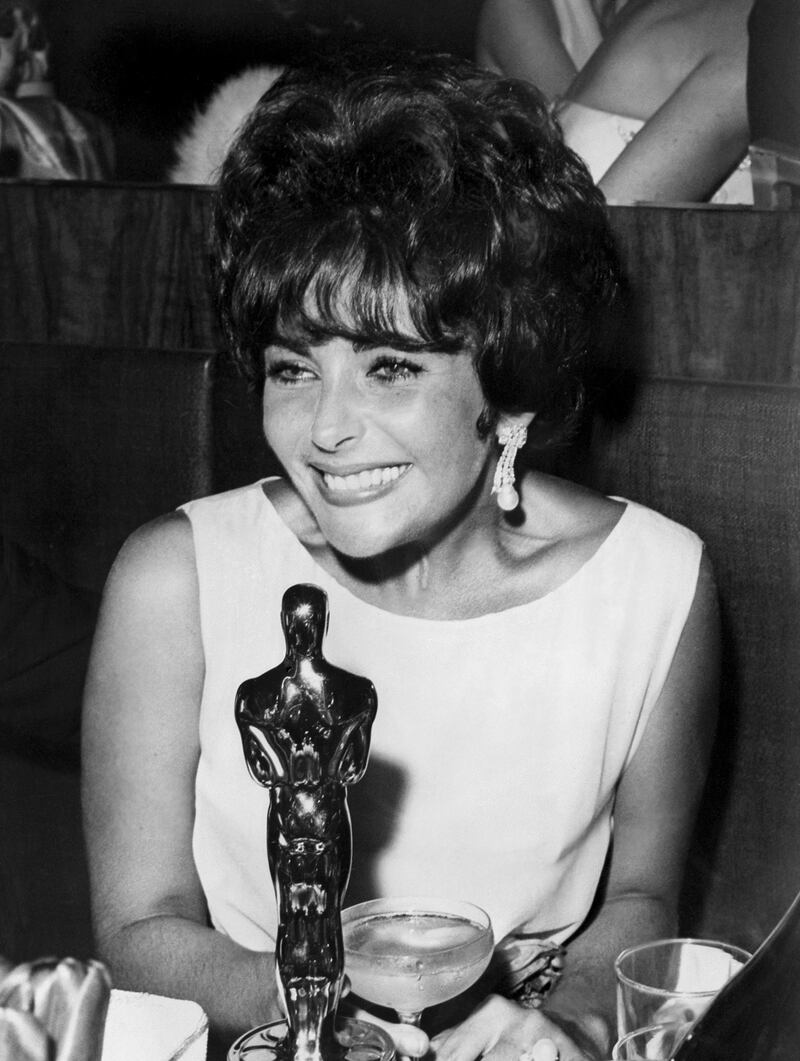 galleries/2016/02/27/inside-the-oscars-glitziest-parties/160226-oscars-party-gal-01_rxzkpv