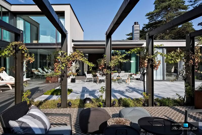 180210-mcnearney-omg-i-want-this-house-sweden-30_efrcej