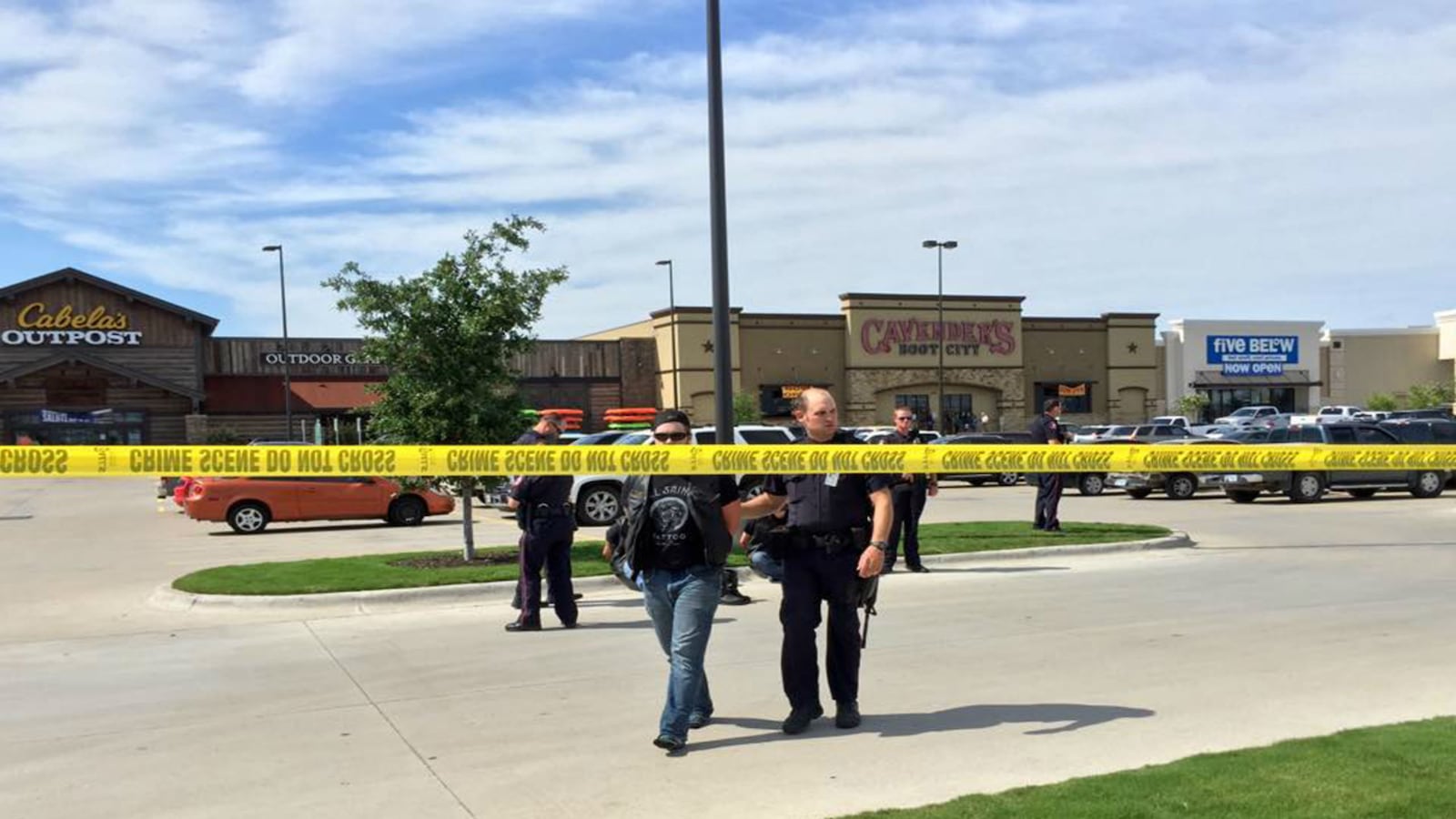 cheats/2015/05/17/biker-gang-shootout-unfolds-in-texas/150518-texas-biker-gang-cheat_pph43s