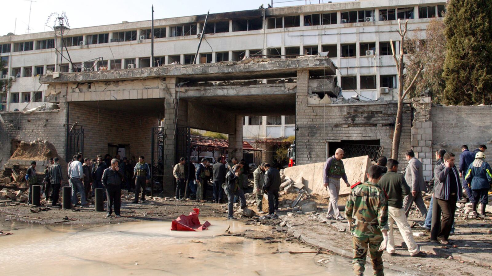 cheats/2011/12/23/twin-suicide-bombings-hit-syria/syria-suicide-bombing-cheat_firwj1