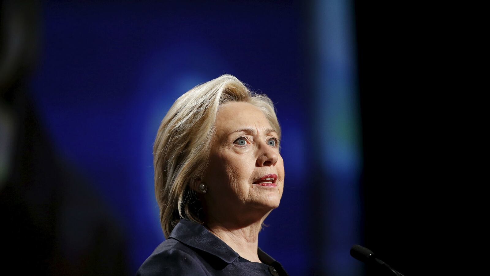 cheats/2015/07/01/obama-staff-knew-about-clinton-email/150701-hillary-clinton-cheat_acthcm