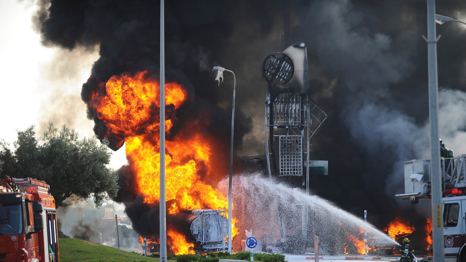 cheats/2014/07/11/gaza-rocket-fire-hits-gas-station/140711-gaza-rocket-cheat_ldnrmp