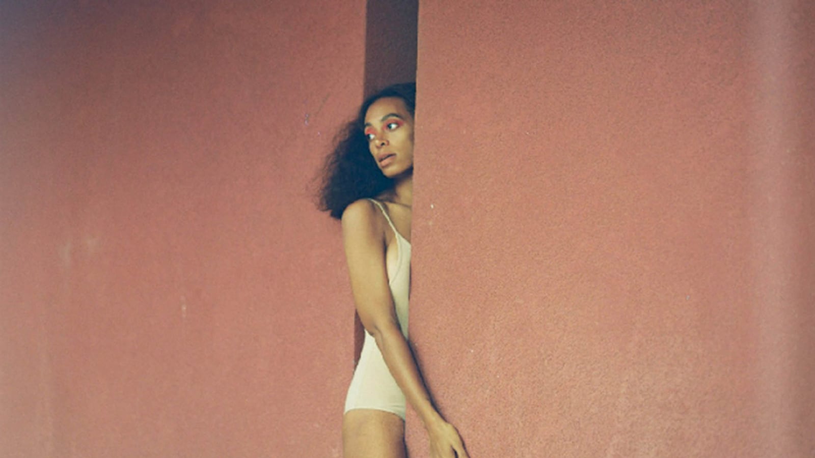 articles/2016/10/01/solange-s-a-seat-at-the-table-a-bold-poetic-meditation-on-being-black-in-america/160930-zimmerman-solange-tease_uxoc6n