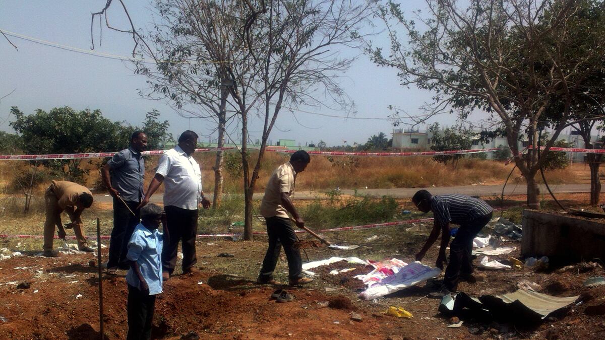 cheats/2016/02/10/killer-meteorite-did-not-hit-indian-man/160210-india-meteor-cheat_gg8xv7