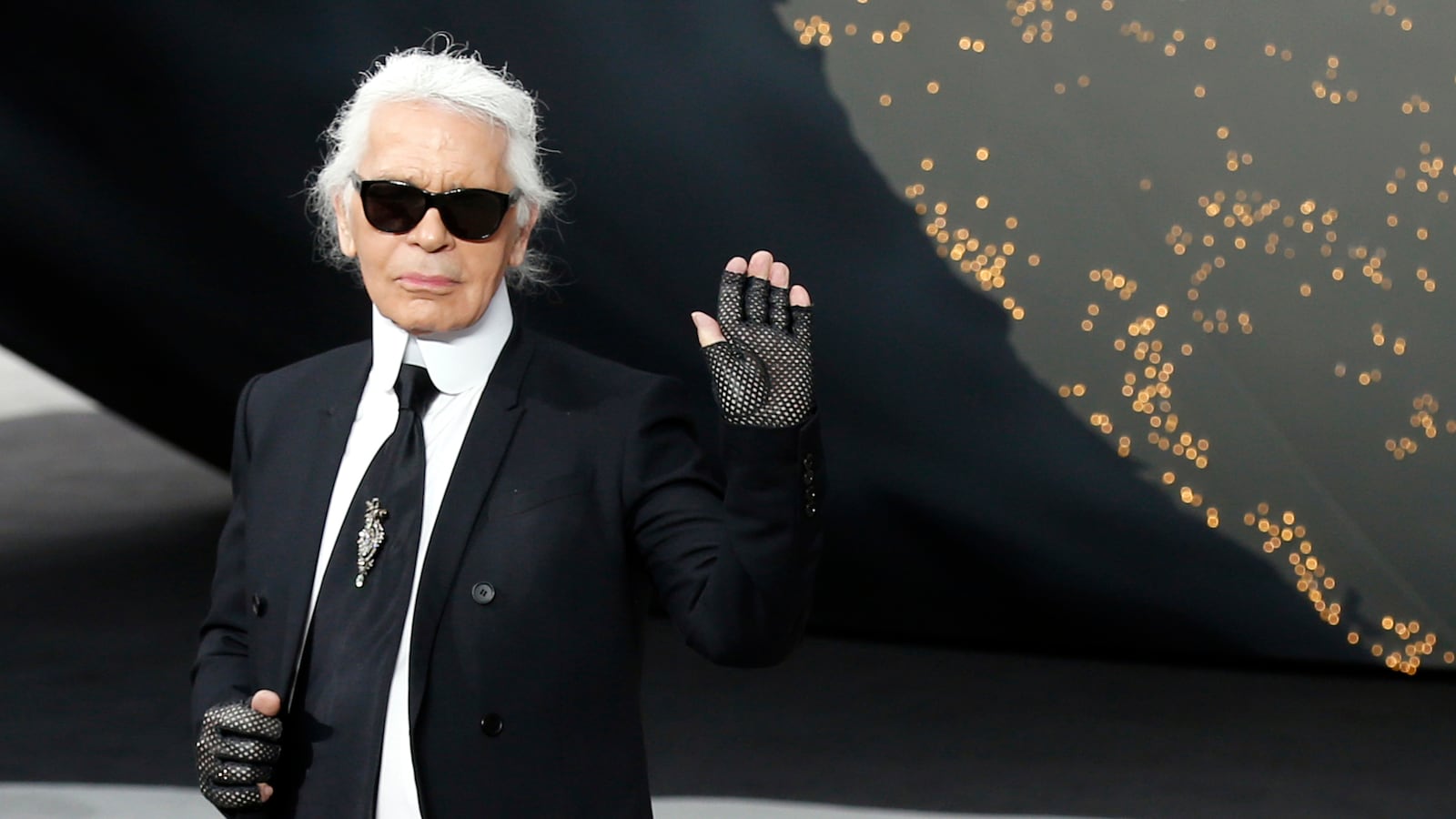 articles/2014/03/26/chanel-inspires-an-opera-dolce-gabbana-may-get-court-dismissal/140326-fashion-cheat_uz7qjj