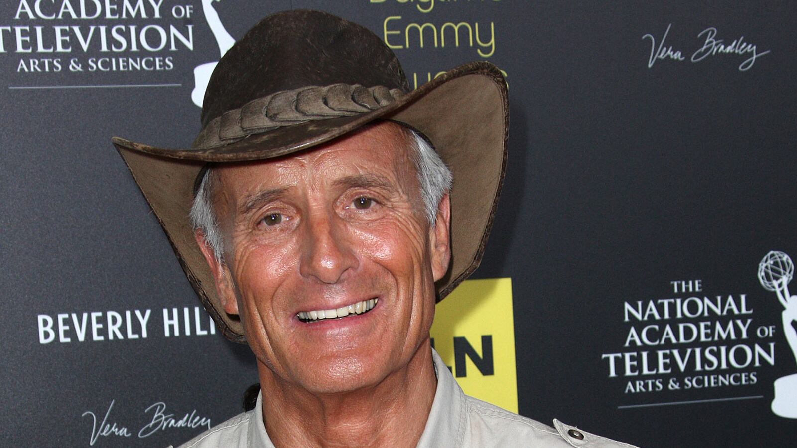 cheats/2014/02/13/jack-hanna-pools-100k-for-giraffe/140213-jack-hanna-cheat_tg3okj