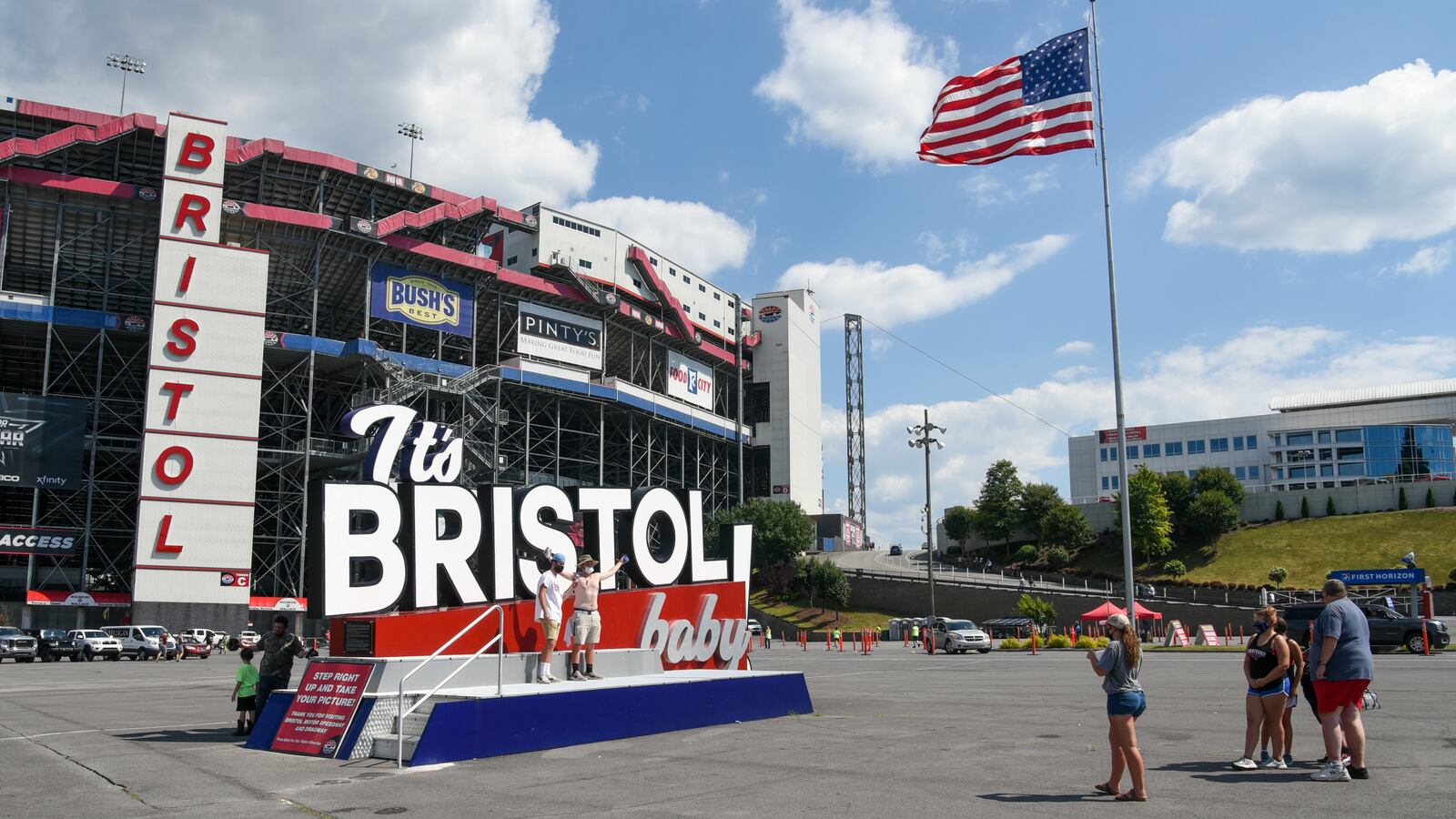 2020-07-15T220655Z_703668350_NOCID_RTRMADP_3_NASCAR-ALL-STAR-OPEN_dxha5b