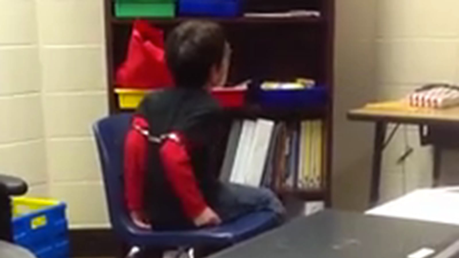 cheats/2015/08/03/sheriff-sued-for-handcuffing-children/250803-child-handcuffed-cheat_swl5th